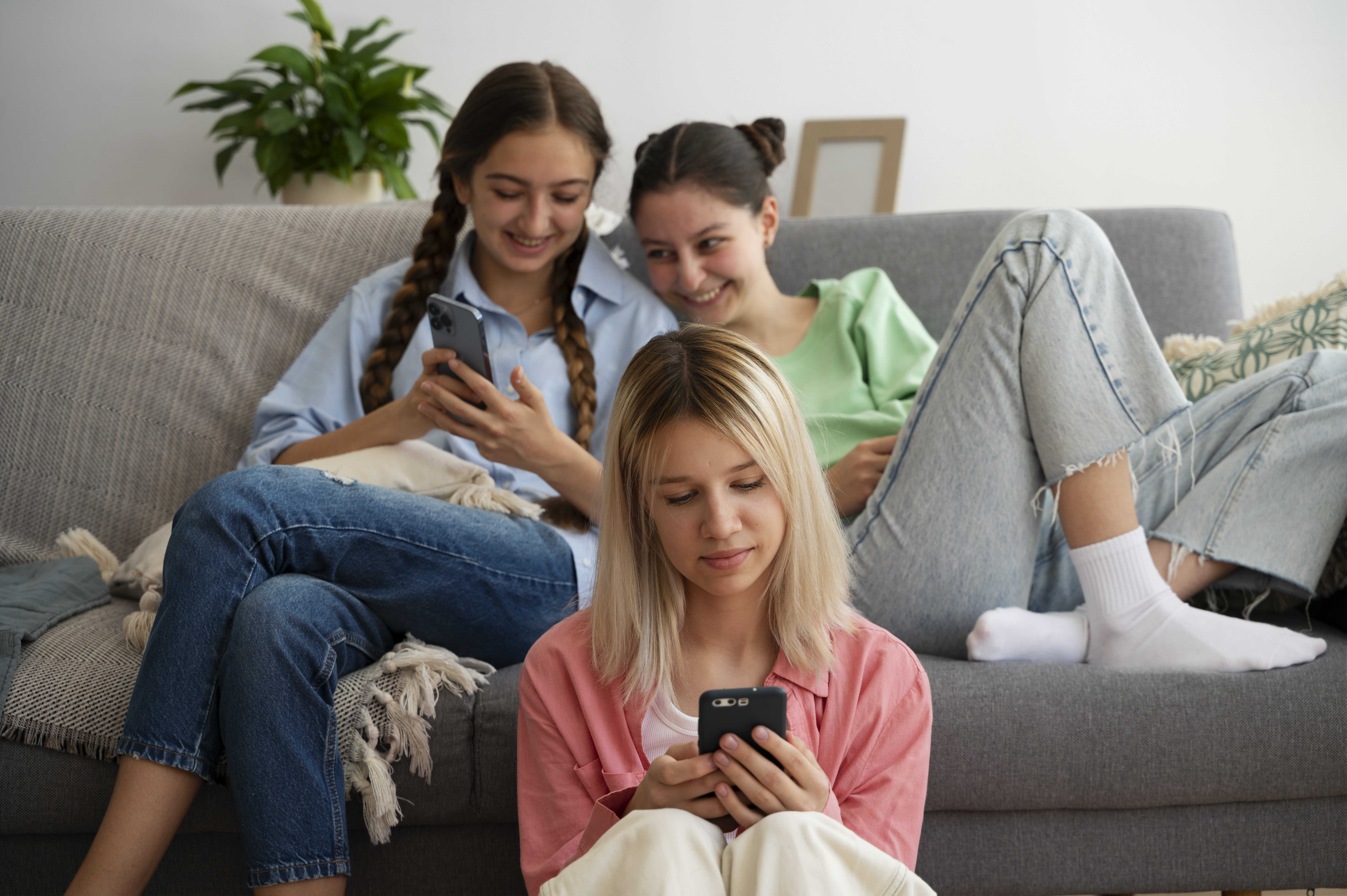 GENÇLER HABER ALMAK İÇİN TIKTOK VE INSTAGRAMA YÖNELİYOR