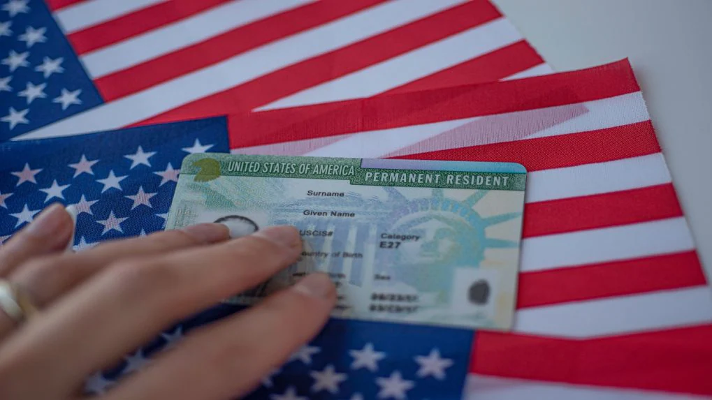 Green Card başvurusu nasıl ve nereden yapılır, başvuru şartları nelerdir, ücretli mi? Green Card başvurusu için pasaport ve İngilizce dil bilgisi gerekiyor mu?